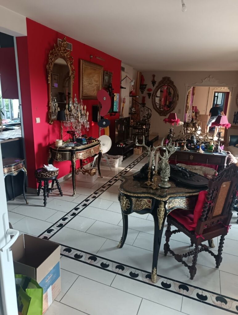 Salon baroque en déménagement avec cartons, service etoile spécialiste haut de gamme dans le tarn